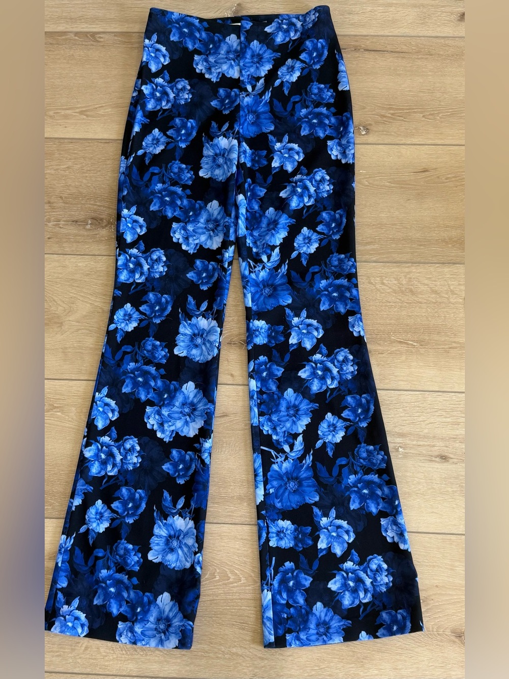 Alice + Olivia Black & Blue Wide-Leg Floral Pants